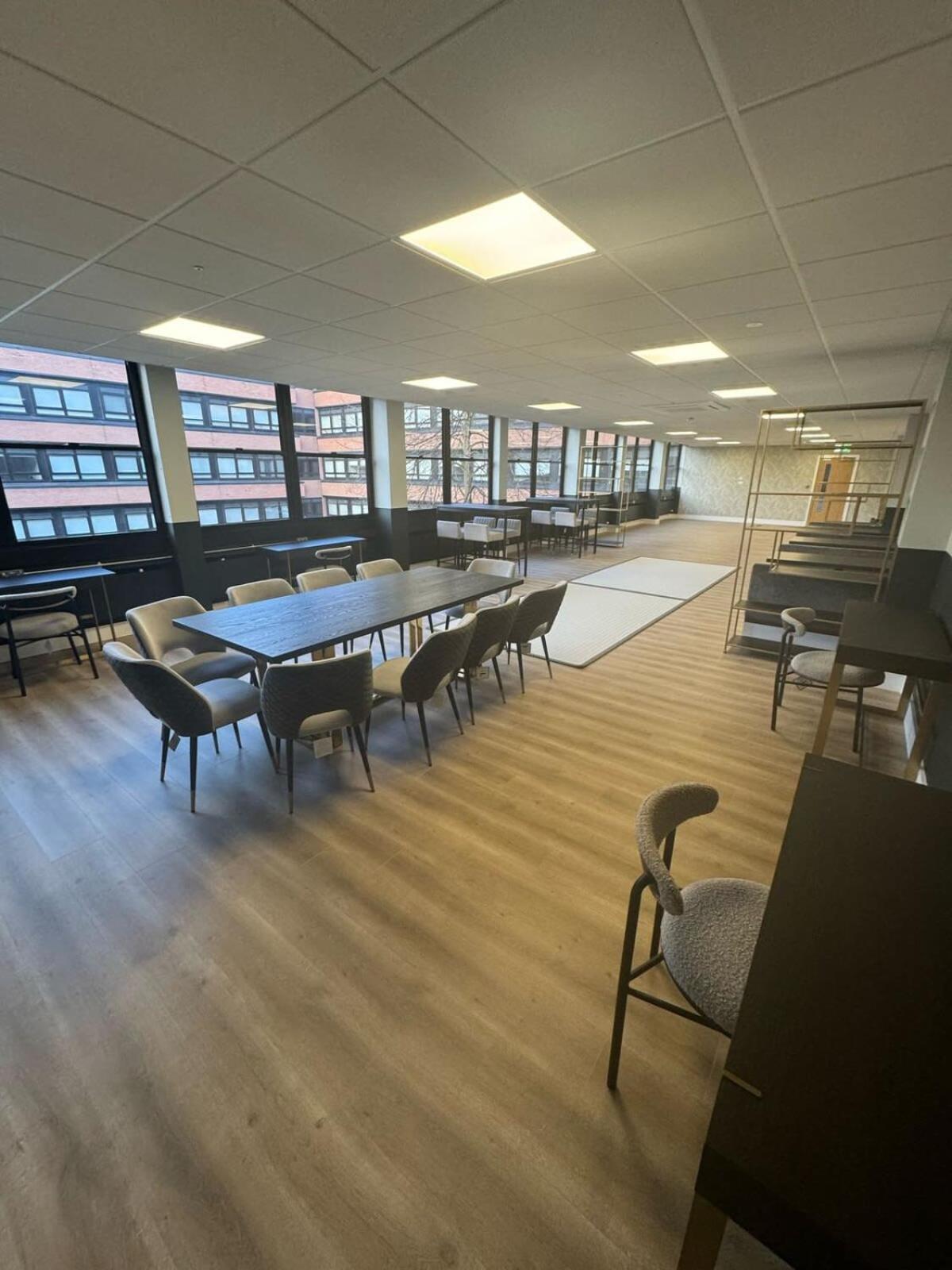 Bright Contemporary Studio In Ийст Гринстед Екстериор снимка
